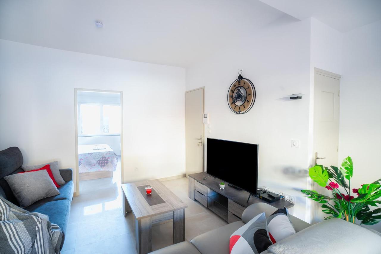 Superbe Appartement A 2 Pas Des Halles, Climatise, Terrasse, Garage 나르본 외부 사진